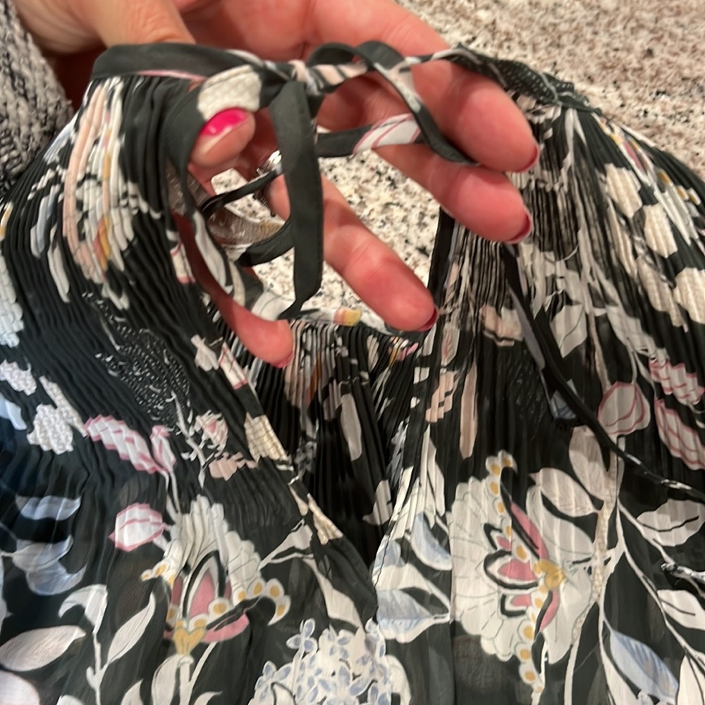 BNWOT Lauren Conrad floral sheer light blouse. - Picture 3 of 15
